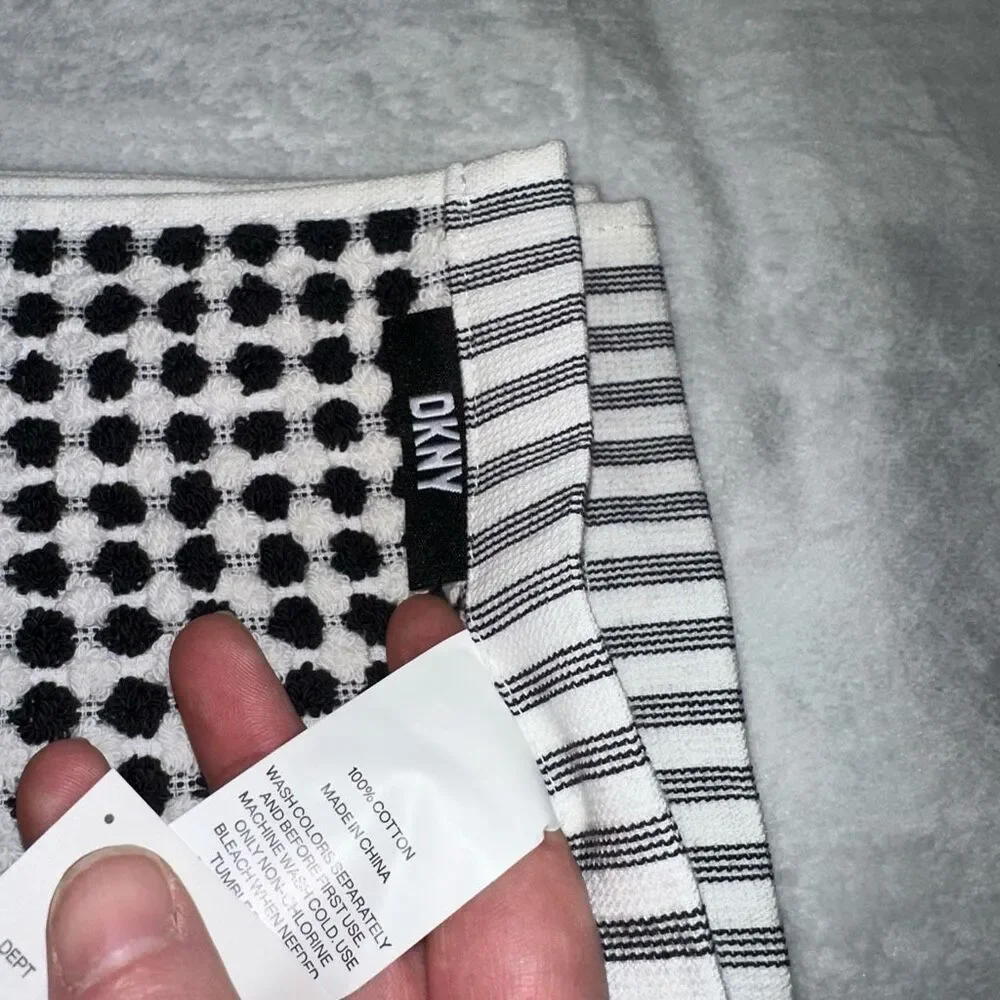 DKNY Bath Towel Set Black White Pattern 8 Pieces Total NWT